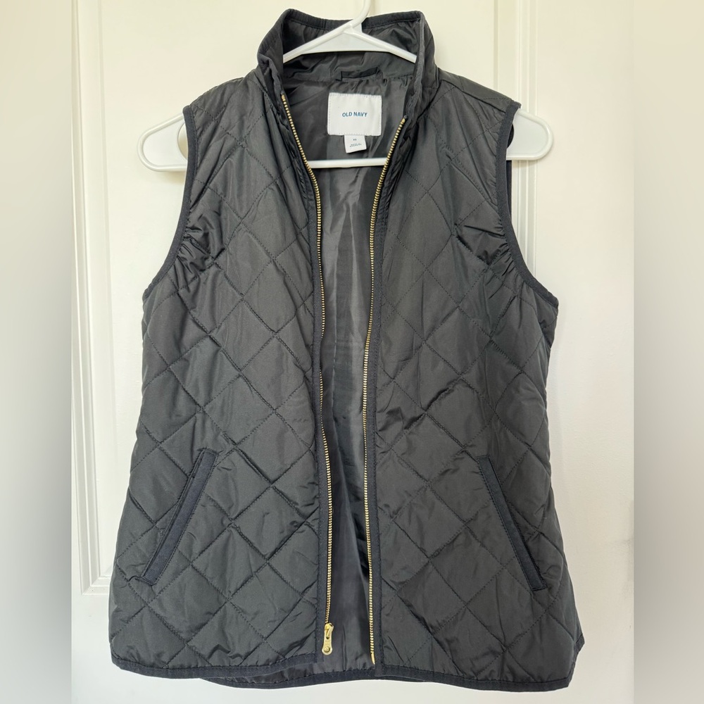 XS Old Navy Quilted Black Zip-Front Sleeveless Vest